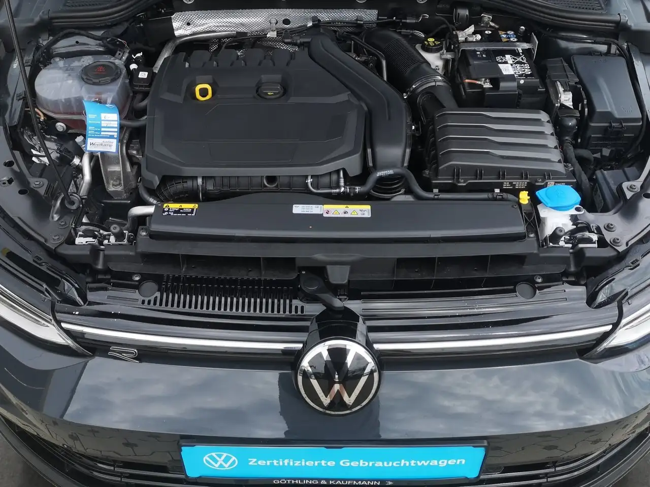Volkswagen Golf R-Line 1.5 TSI 6-Gang *NAVI*KAM*SHZ*APP-CON — معرض صور السيارة 21