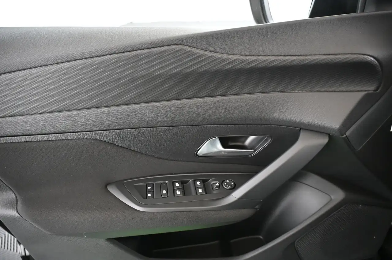 Peugeot 308 1.2 130 e-THP EAT8 Active-Pack LED/CAR-PLAY/ 16 — Galería del vehículo 29