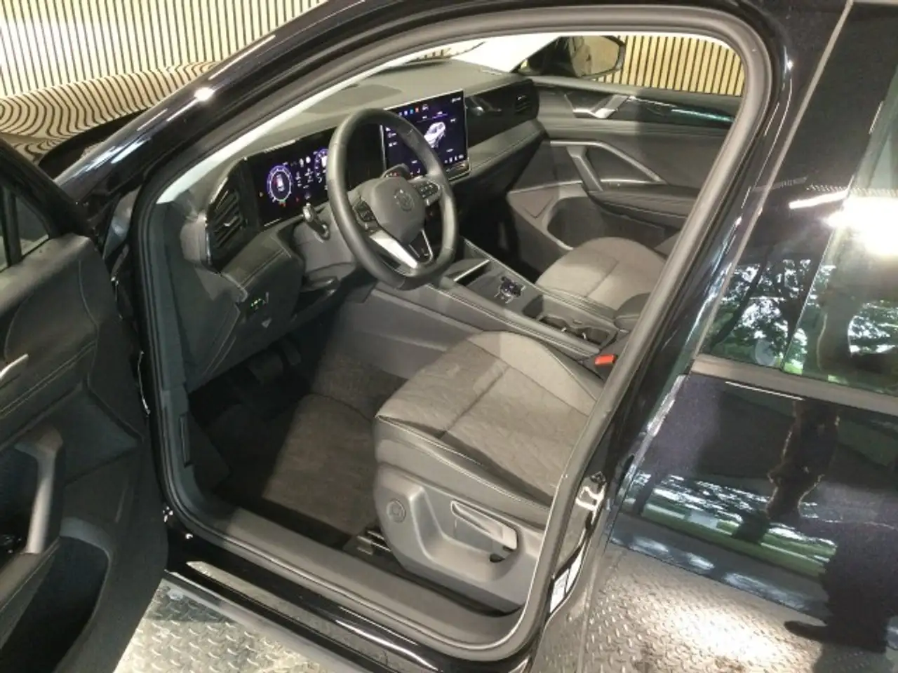Volkswagen Tiguan Life 1.5 eTSI DSG ACC LED Kamera Side Assist — Galería del vehículo 3