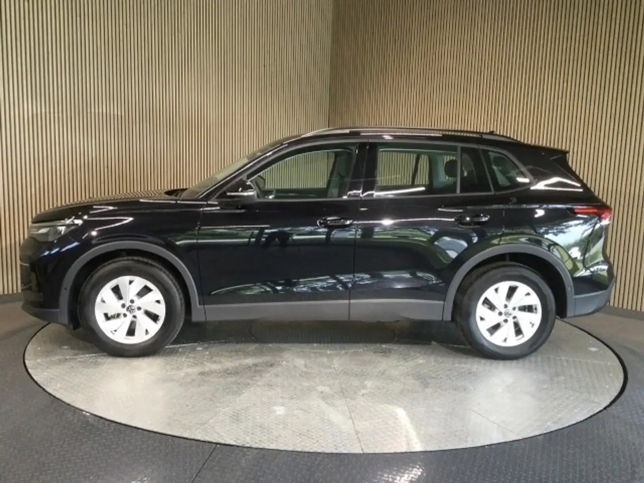 Volkswagen Tiguan Life 1.5 eTSI DSG ACC LED Kamera Side Assist — Galería del vehículo 6
