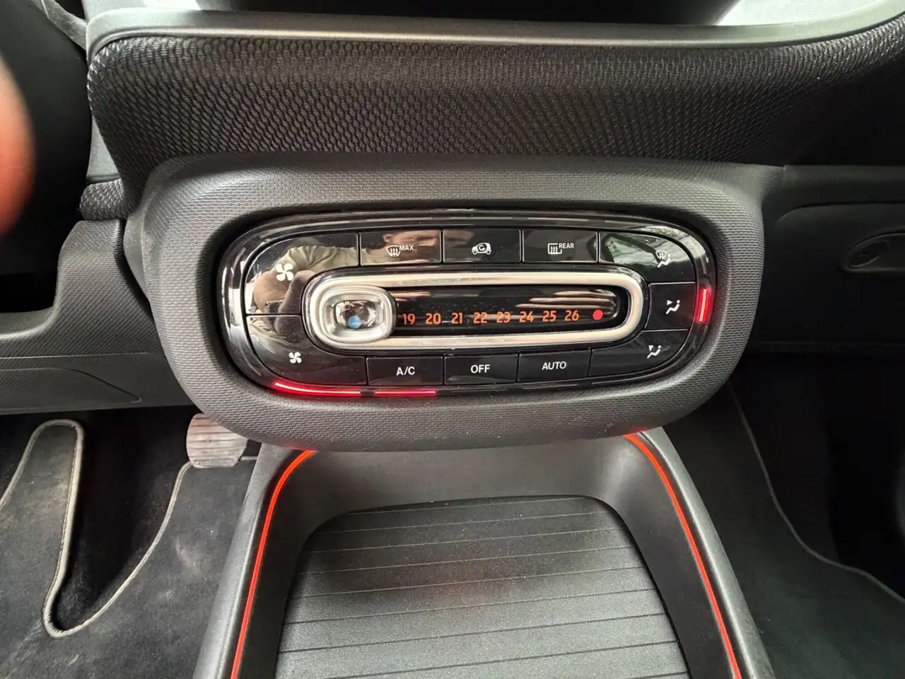 smart forTwo EQ Pano/LED/Kamera — معرض صور السيارة 9