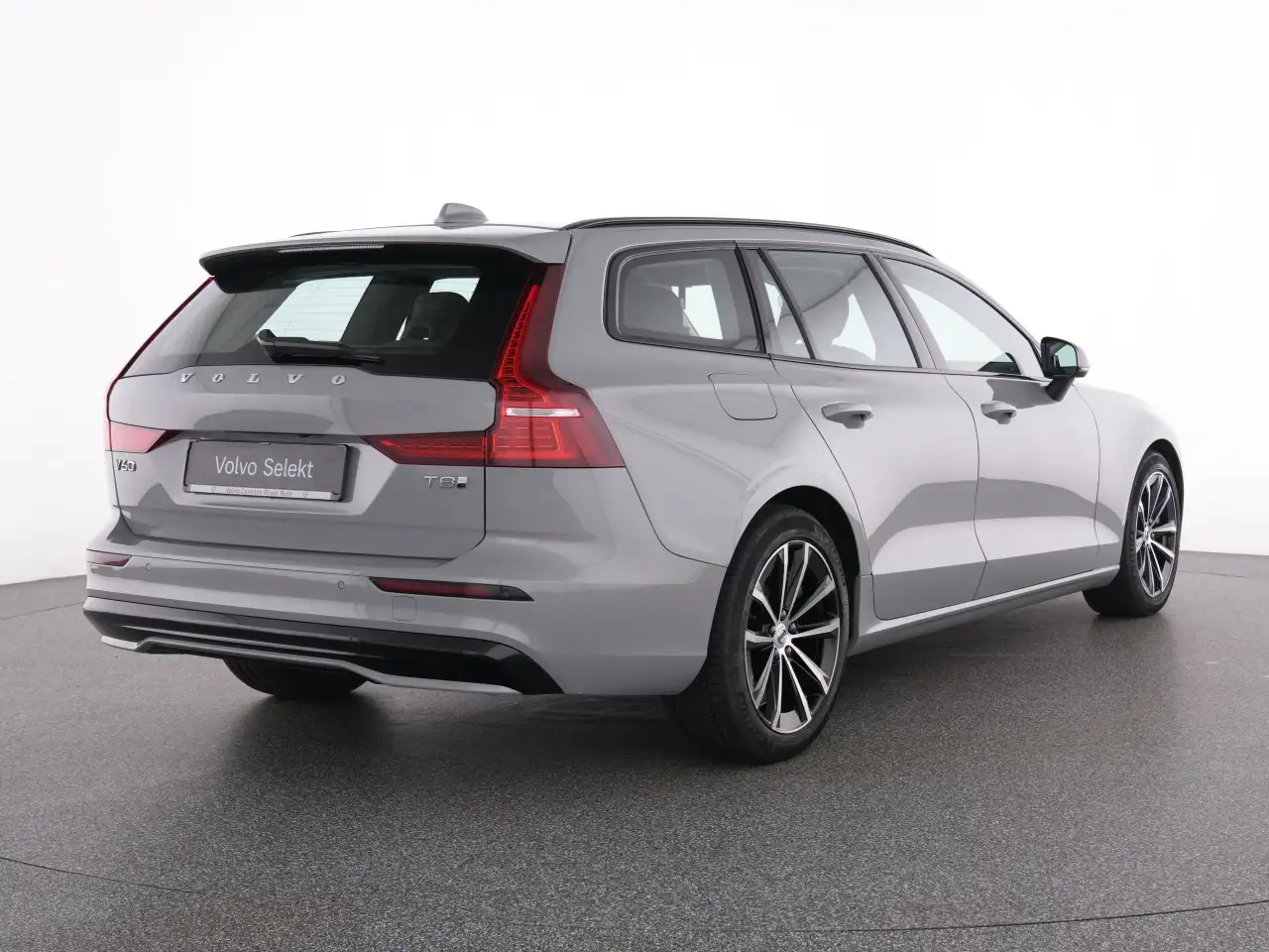 Volvo V60 T8 Recharge Plus Dark+WINTERPAK+MEMORY+ — Galería del vehículo 4