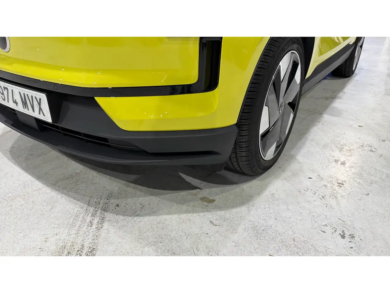 Volvo EX30 Single Extended Range Plus RWD — Galerie du véhicule 33