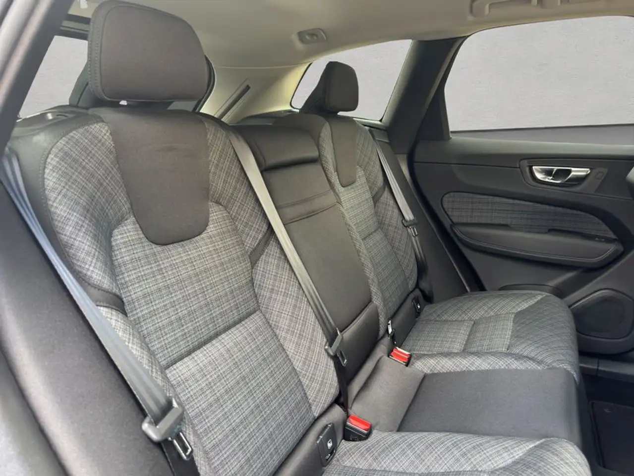 Volvo XC60 XC60 B5 B AWD Core — Vehicle gallery 18