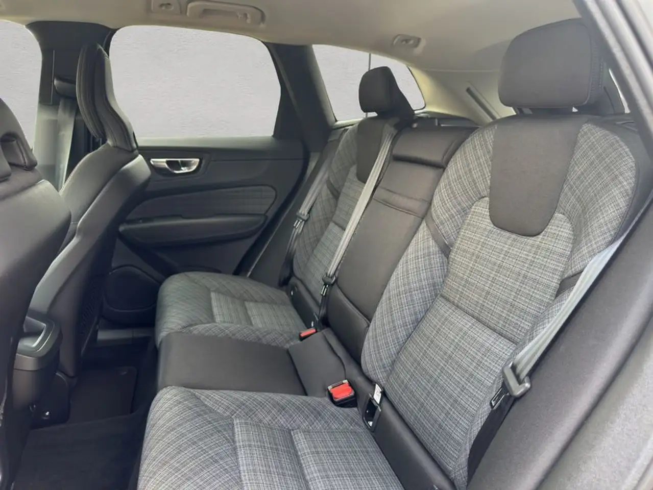Volvo XC60 XC60 B5 B AWD Core — Vehicle gallery 16