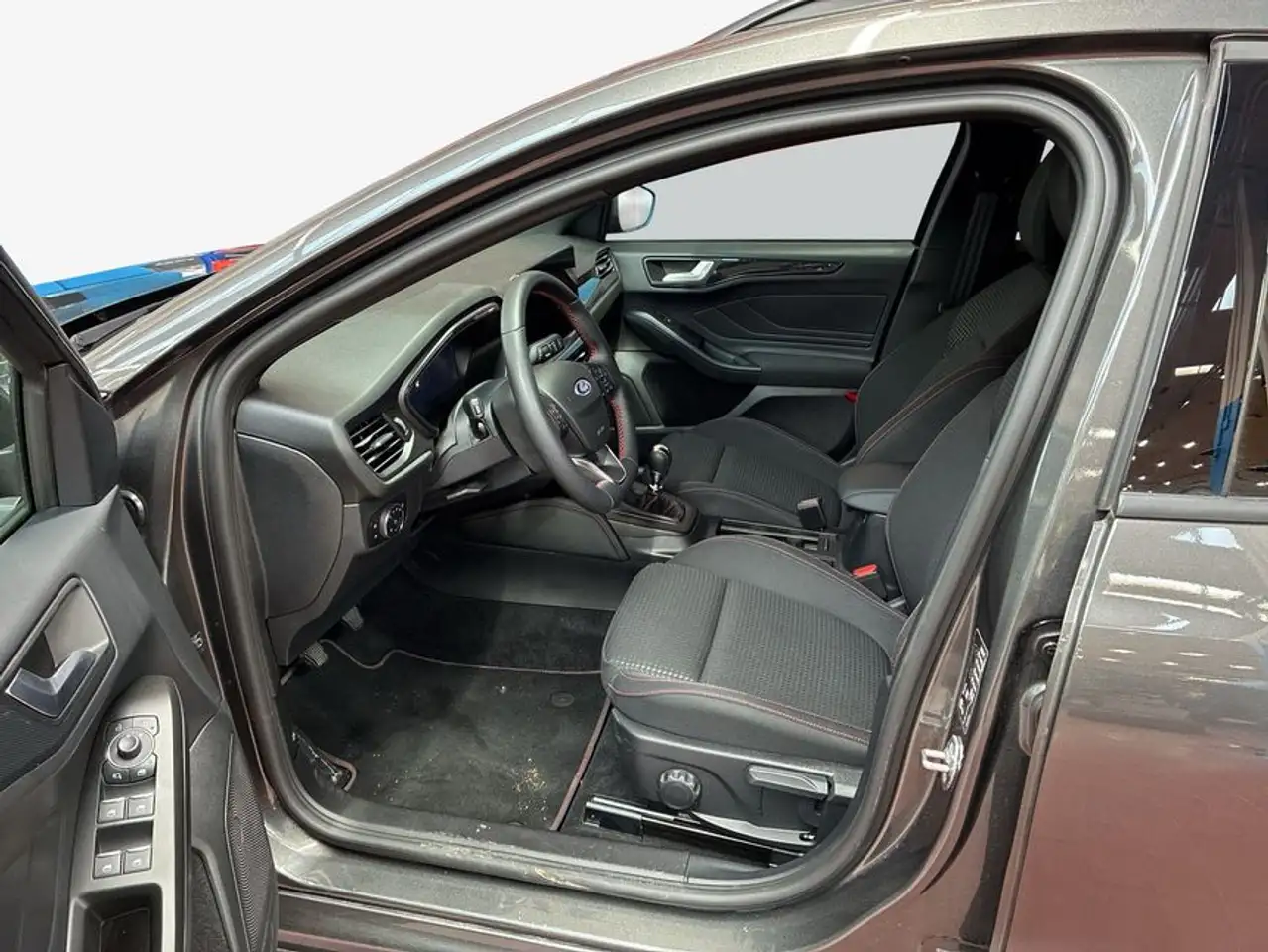 Ford Focus Turnier 1.0 EcoBoost Hybrid ST-LINE X — Galería del vehículo 9