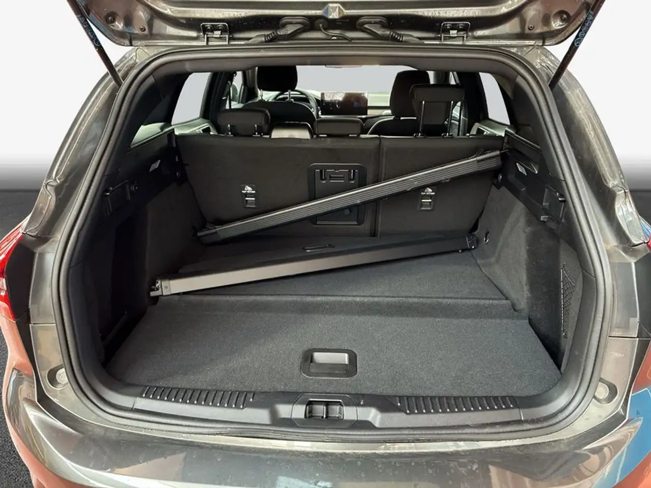 Ford Focus Turnier 1.0 EcoBoost Hybrid ST-LINE X — Galería del vehículo 8