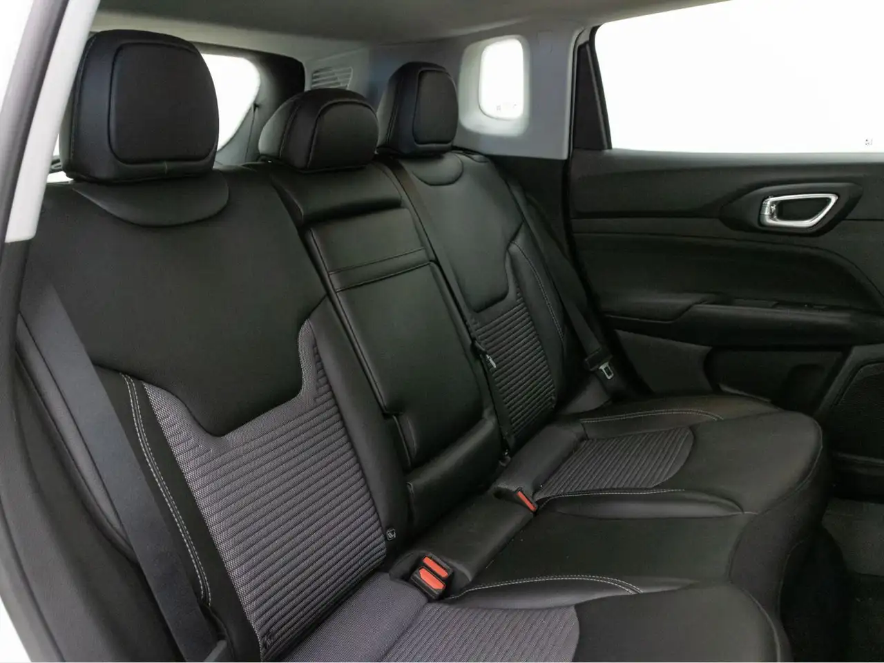 Jeep Compass eHybrid 1.5 MHEV 96kW Limited Dct — Galería del vehículo 9