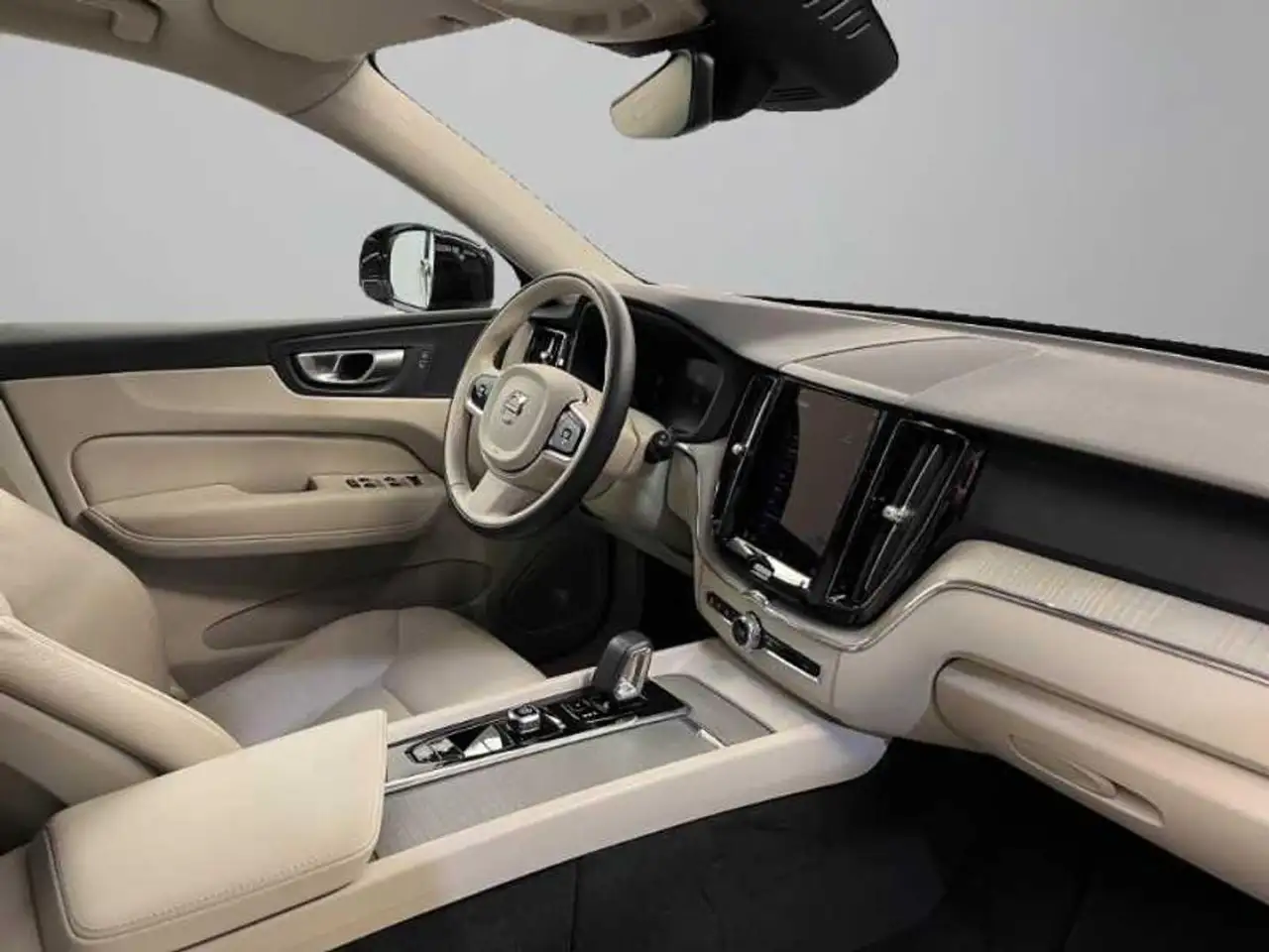 Volvo XC60 2.0 B4 D Core Auto — معرض صور السيارة 16