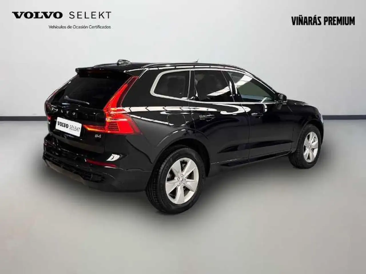 Volvo XC60 2.0 B4 D Core Auto — معرض صور السيارة 4