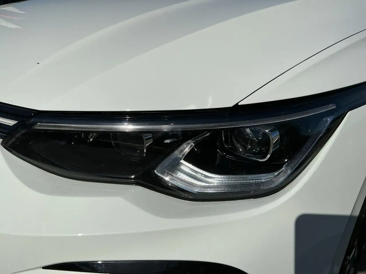 Volkswagen Golf VIII 1.5 eTSI DSG R-LINE MATRIX+HARMAN+AHK — معرض صور السيارة 19