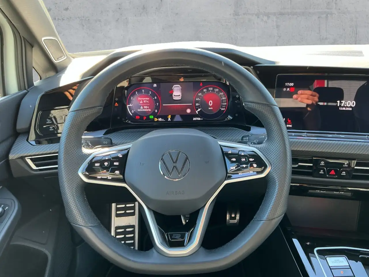 Volkswagen Golf VIII 1.5 eTSI DSG R-LINE MATRIX+HARMAN+AHK — معرض صور السيارة 10