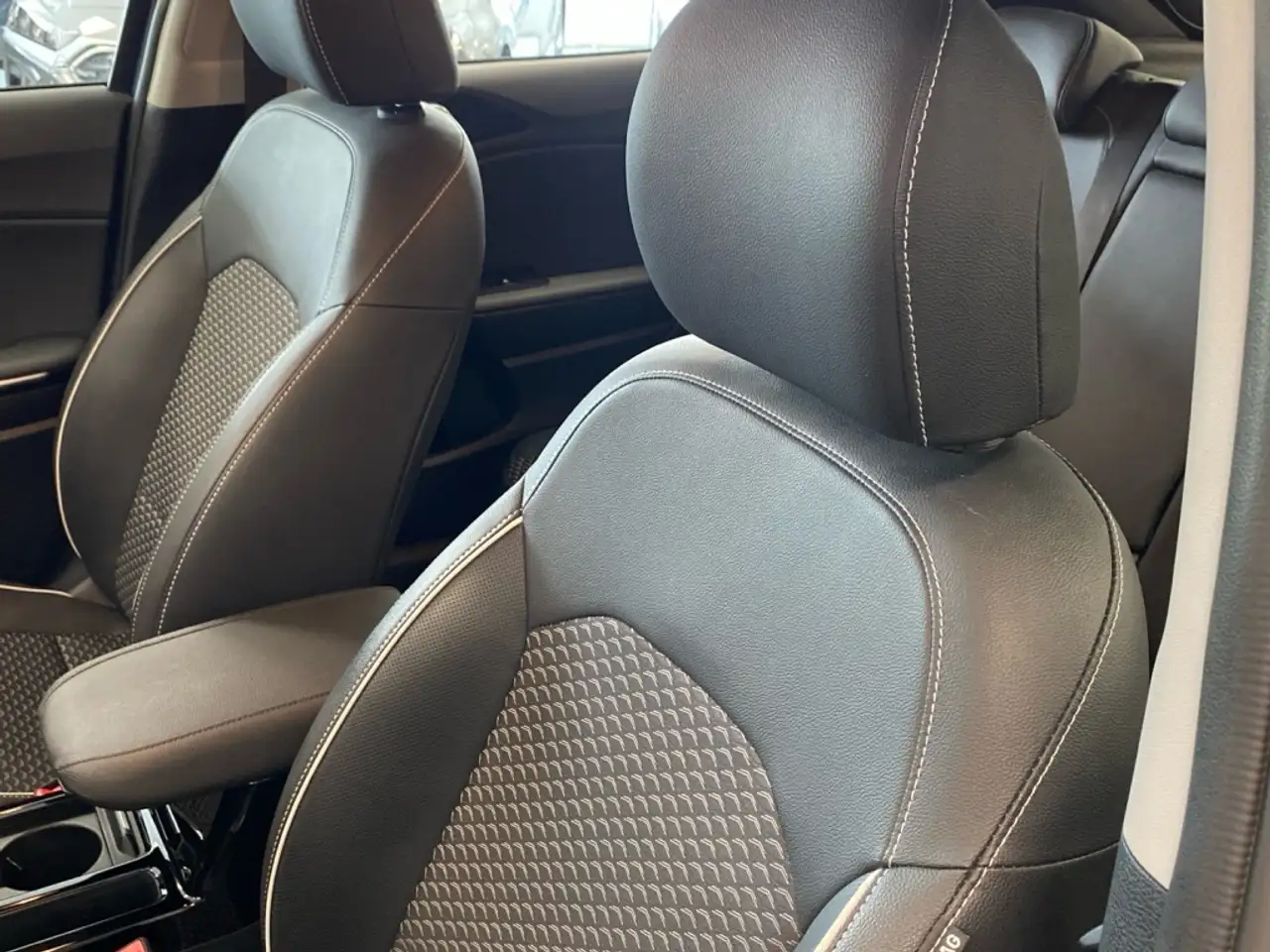 Kia XCeed 1.5 MHEV 118KW TECH 5P — Galerie du véhicule 30