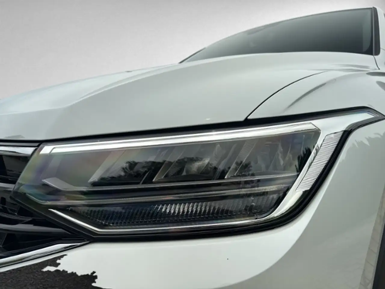 Volkswagen Tiguan 1.5 TSI DSG R-LINE HEAD-UP+RFK+NAVI+KEYLE — Galerie du véhicule 6