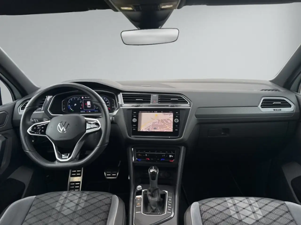 Volkswagen Tiguan 1.5 TSI DSG R-LINE HEAD-UP+RFK+NAVI+KEYLE — Galerie du véhicule 12