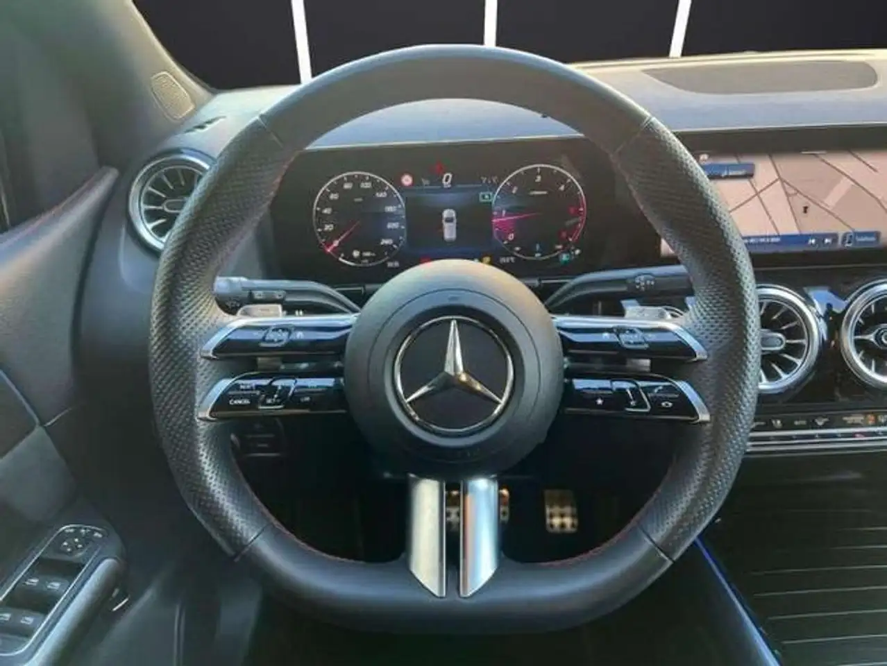 Mercedes-Benz B 250 250e AMG — Galerie du véhicule 10