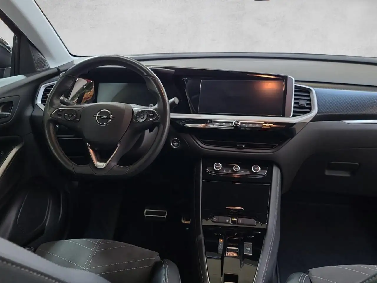Opel Grandland Elegance 1.2T 96KW/130PS 8AT+AHZV+SHZ+ — Vehicle gallery 11