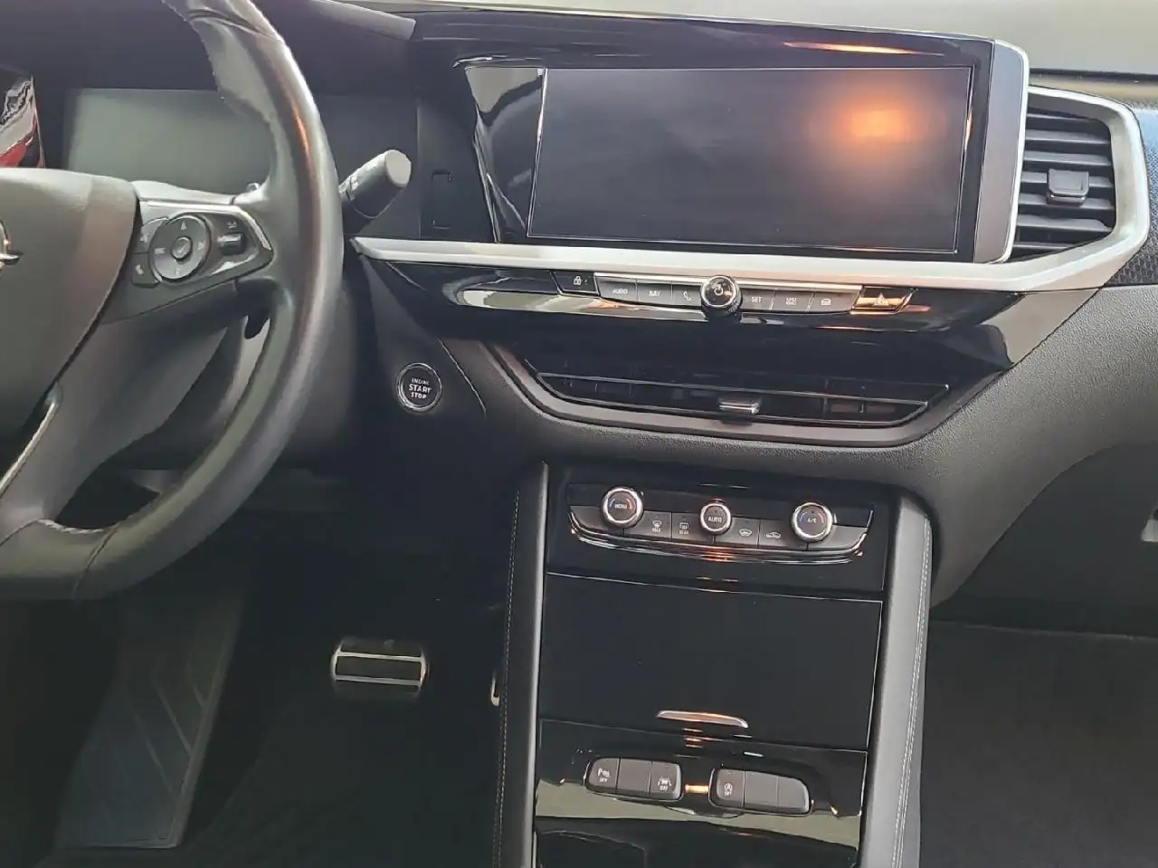 Opel Grandland Elegance 1.2T 96KW/130PS 8AT+AHZV+SHZ+ — Vehicle gallery 12