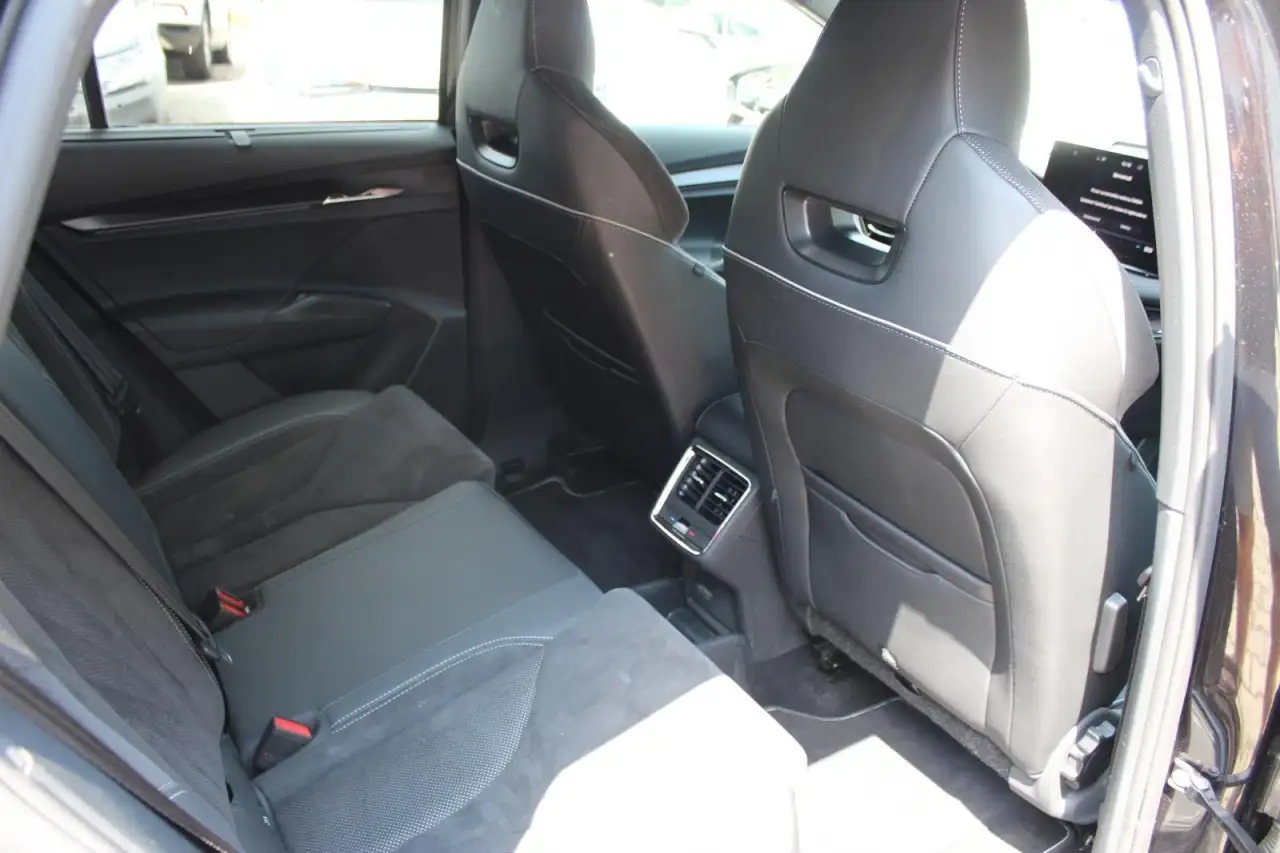 Skoda Enyaq 60 Sportline 62kW 20-Zoll+Wärmepumpe 95% Klima — Vehicle gallery 8
