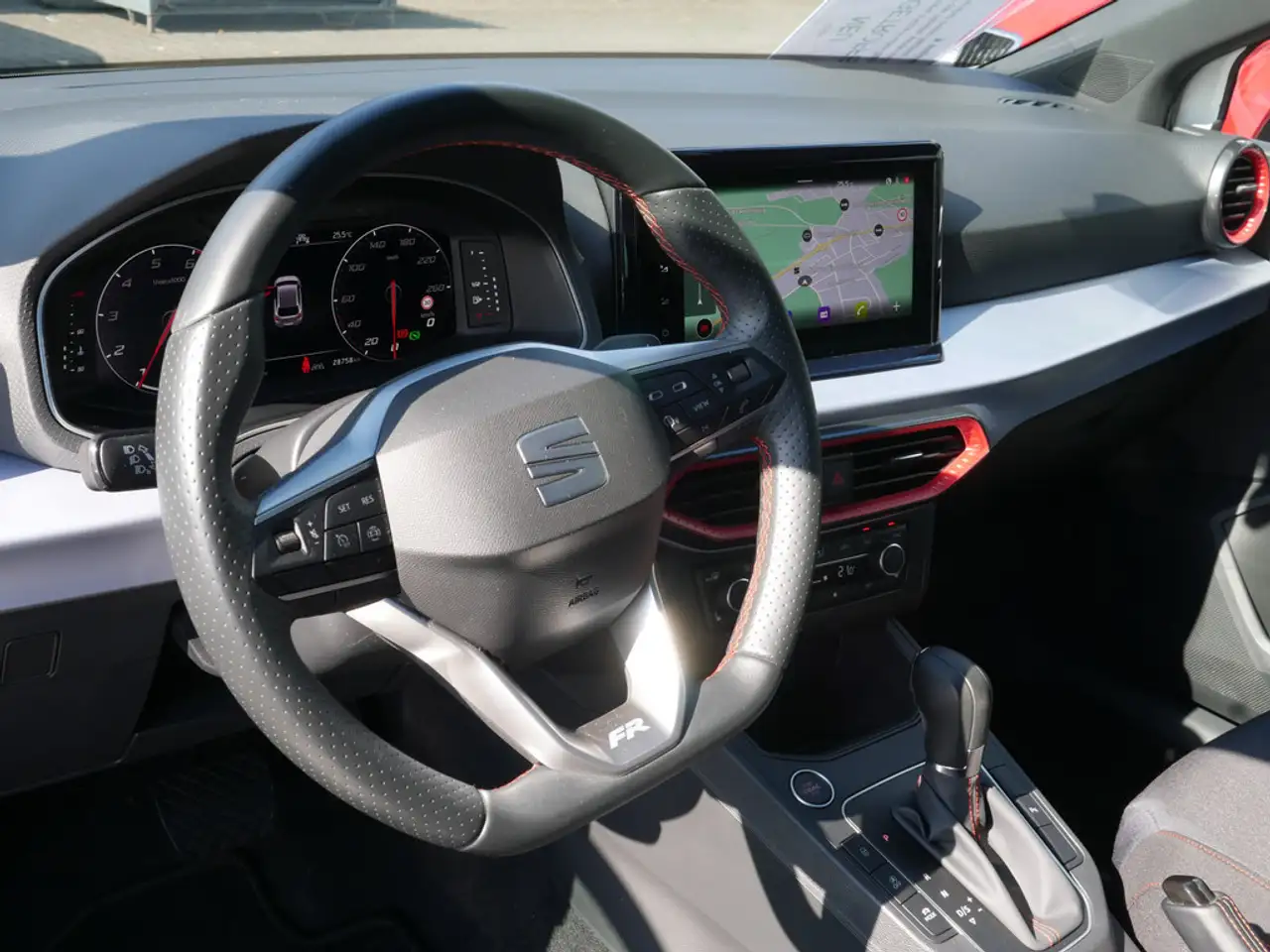 SEAT Ibiza 1.5 TSI FR Pro Black Edition LED PANO — Galería del vehículo 14