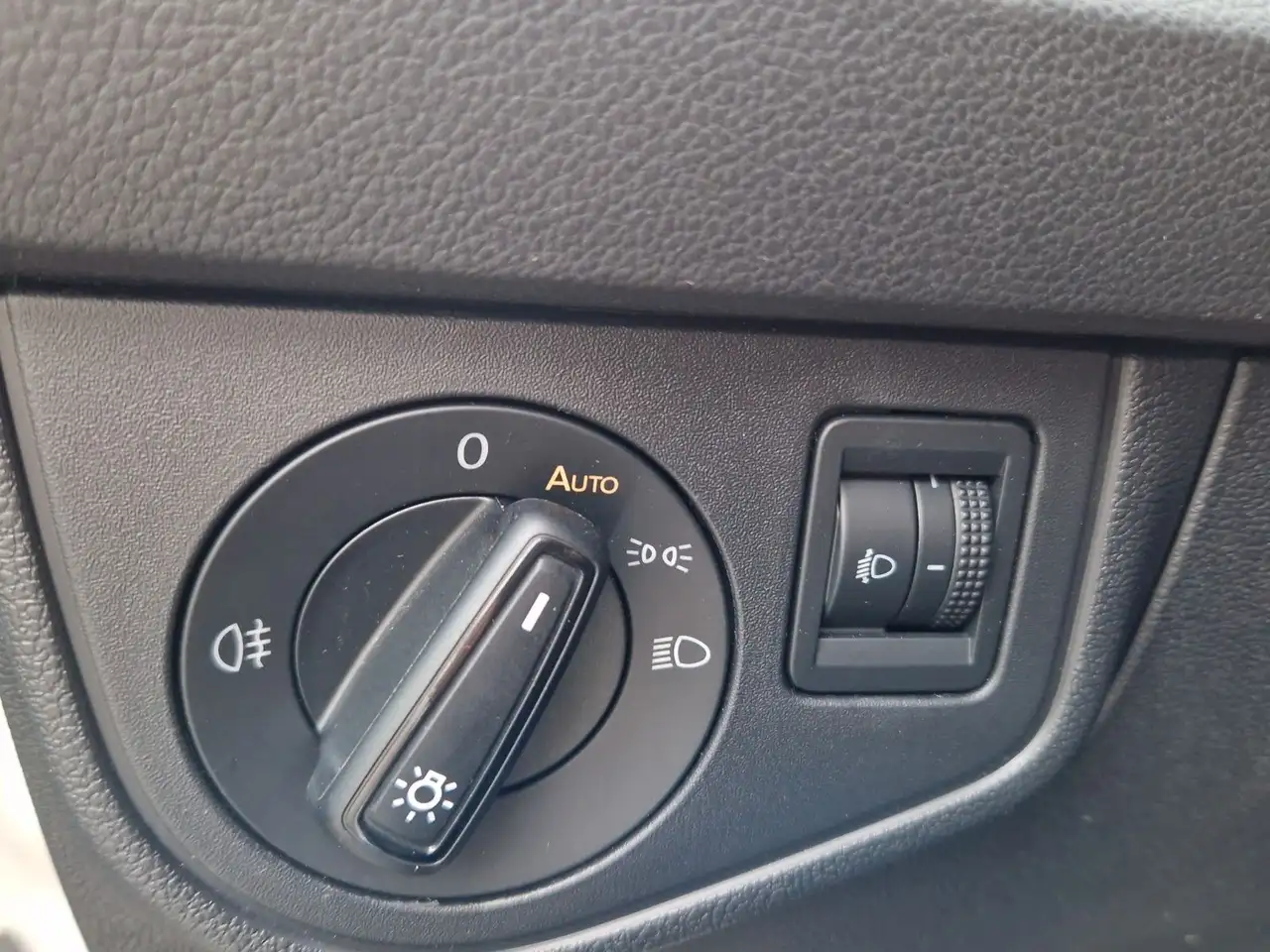 Volkswagen Polo VI Life, PDC, APP, DAB, TEMP, LED — Galerie du véhicule 10