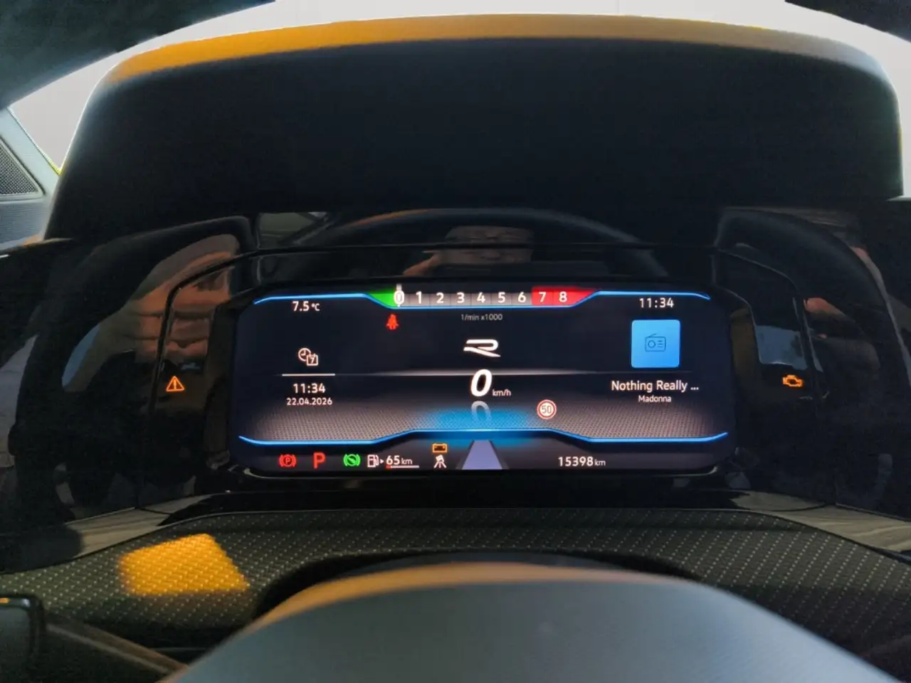 Volkswagen Golf R VIII 2.0TSI 4Motion DSG Matrix Navi SHZ Rear View — Vehicle gallery 12