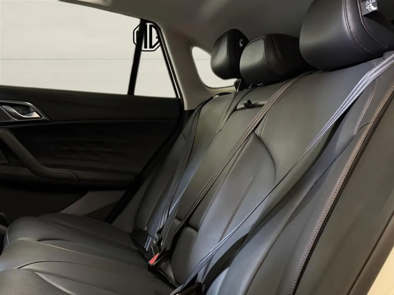 MG HS 1.5T-GDI PHEV Luxury — Galería del vehículo 14