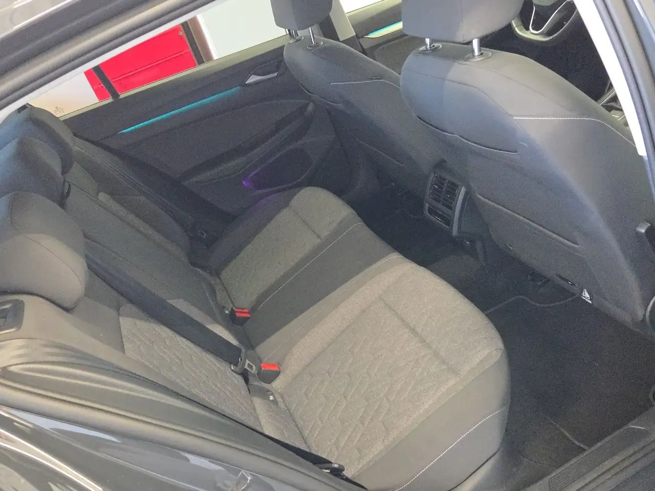 Volkswagen Golf VIII 1.0 TSI Move *Navi*SHZ*LED*Digital*PDC — معرض صور السيارة 18