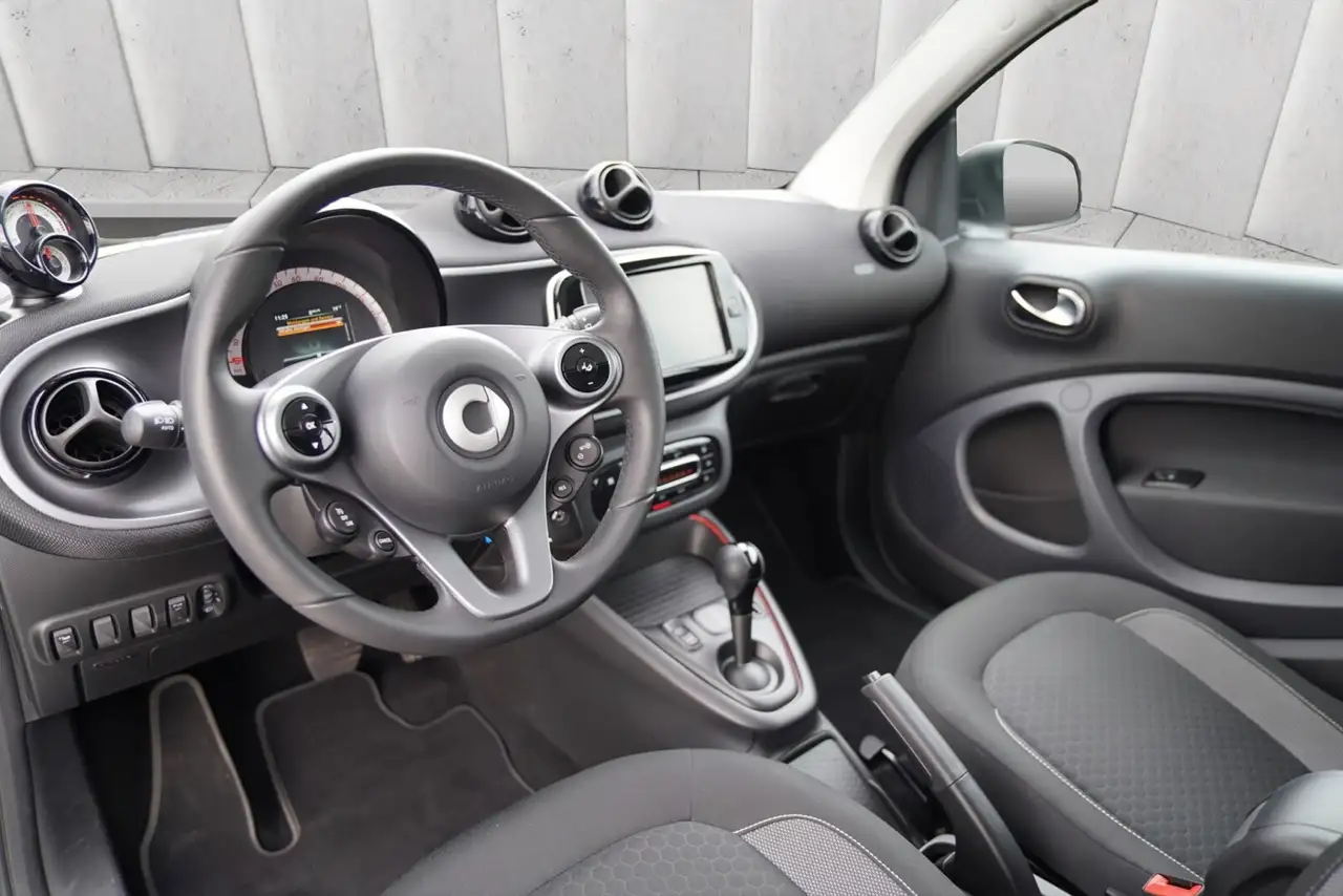 smart forTwo EQ fortwo coupe Panorama Winter Tempo Kamera LED — Vehicle gallery 18