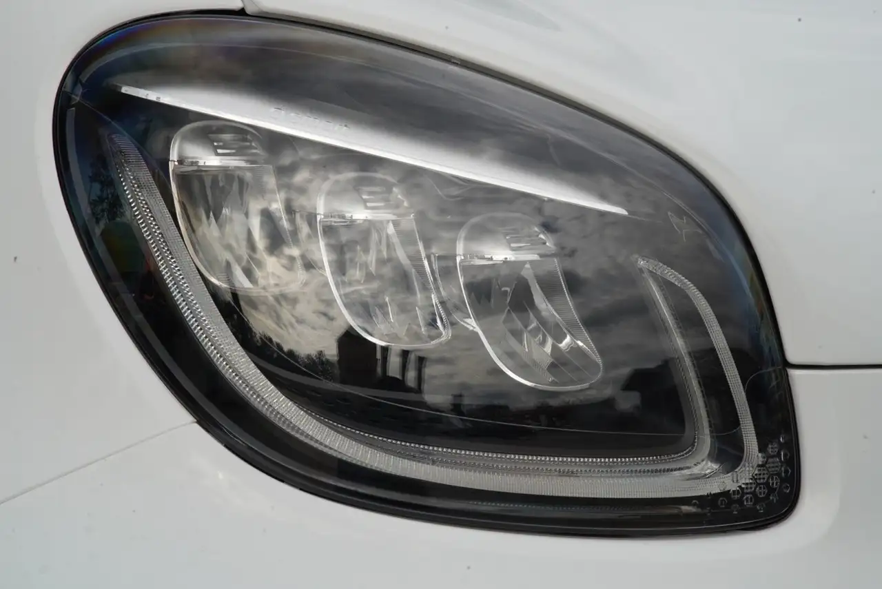 smart forTwo EQ fortwo coupe Panorama Winter Tempo Kamera LED — Vehicle gallery 27