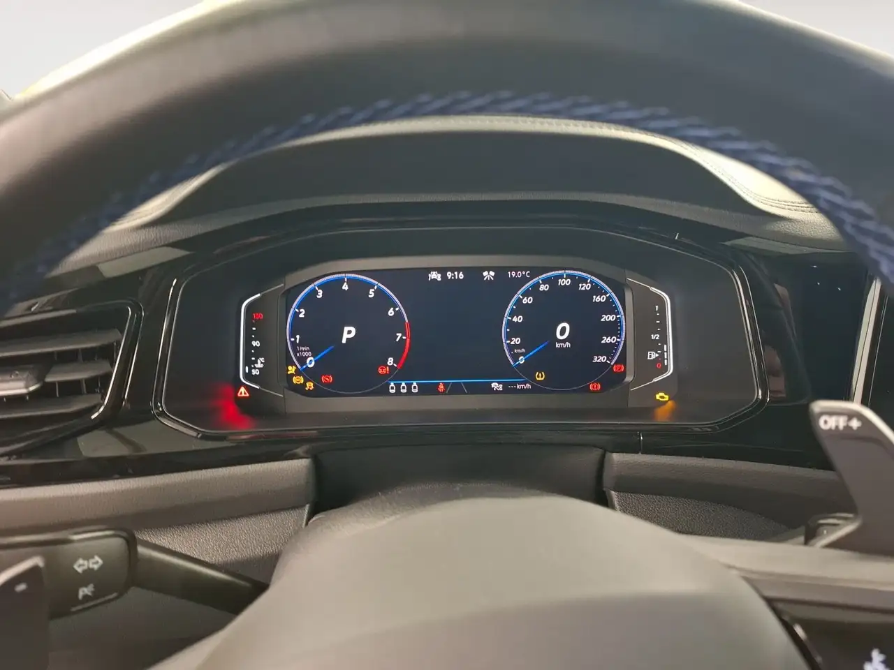 Volkswagen T-Roc R 4Motion 2.0 TSI RFK Matrix CarPlay — Vehicle gallery 11