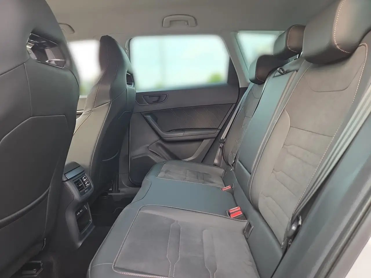 CUPRA Ateca TSI DSG KAMERA+NAVI+APP+LED+GRA+19 ALU! — Galería del vehículo 12