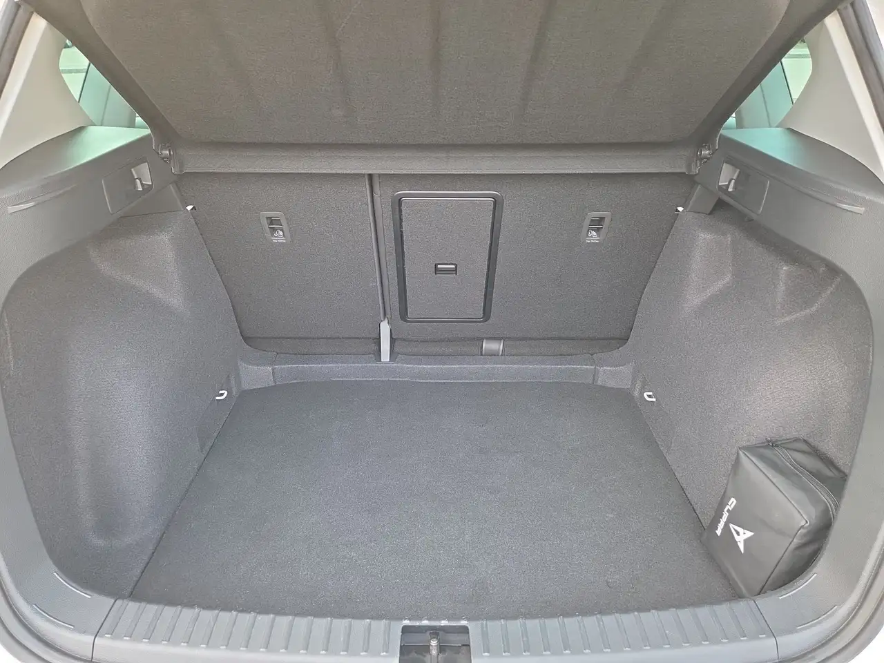 CUPRA Ateca TSI DSG KAMERA+NAVI+APP+LED+GRA+19 ALU! — Galería del vehículo 13