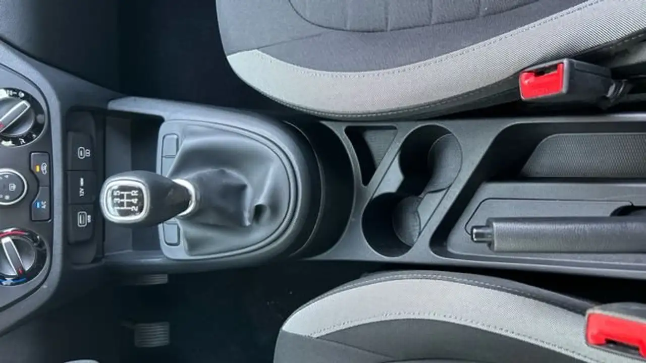 Hyundai i10 1.0 ESSENCE 67 5P — Galerie du véhicule 13
