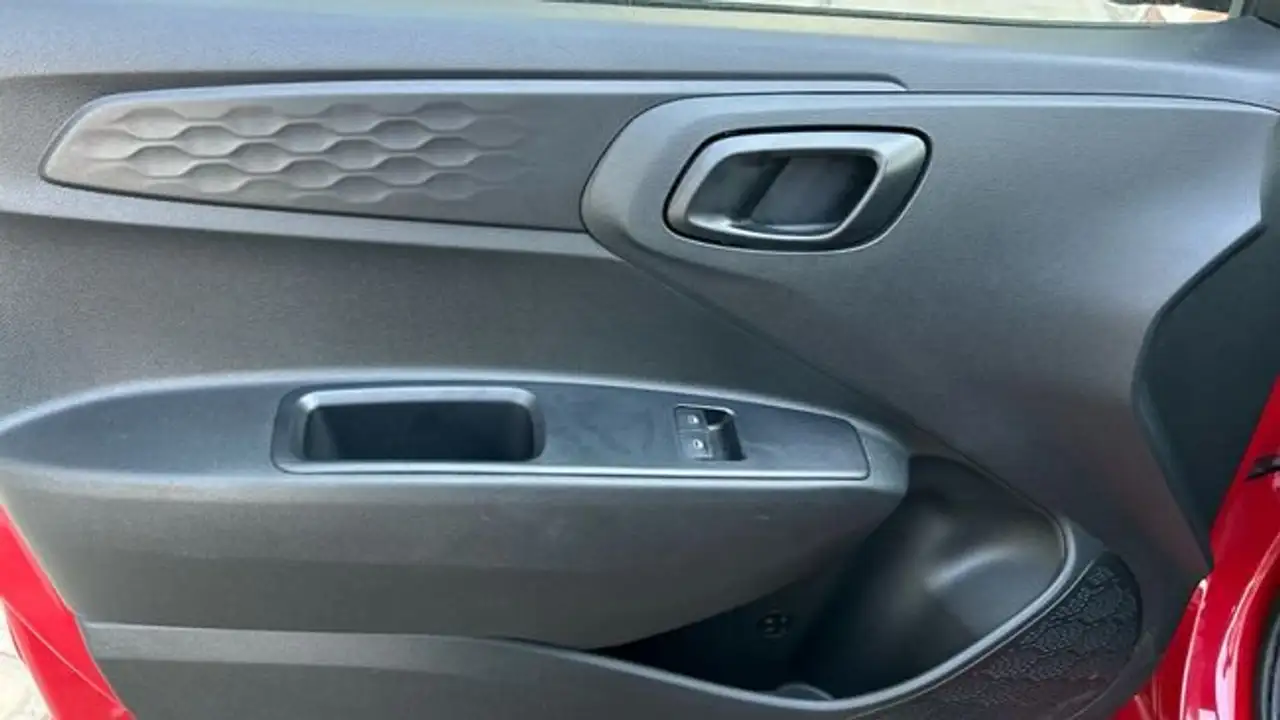 Hyundai i10 1.0 ESSENCE 67 5P — Galerie du véhicule 19