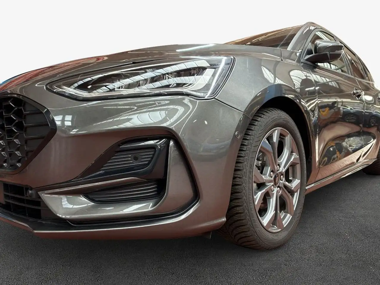Ford Focus Turnier 1.0 EcoBoost Hybrid ST-LINE X — معرض صور السيارة 6
