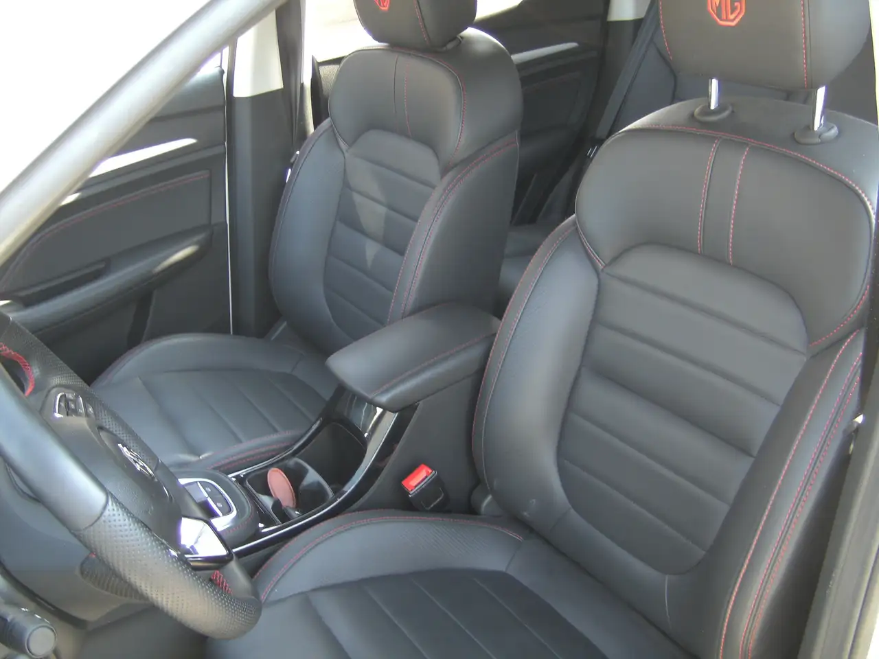 MG ZS Luxury Autom. Leder Navi Sitzhei. Kamera — معرض صور السيارة 16