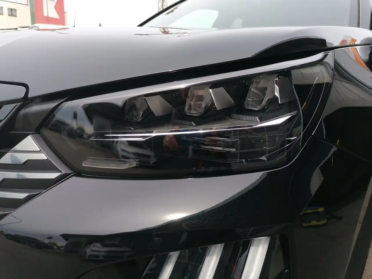 Peugeot 2008 1.2 PureTech 130 GT KeyLess LED Navi PDC — Galerie du véhicule 3