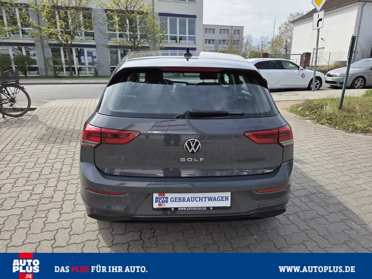 Volkswagen Golf 1.5 BMT SITZHZG+NAVI+1.HAND+ALLWETTER+GLife — معرض صور السيارة 5