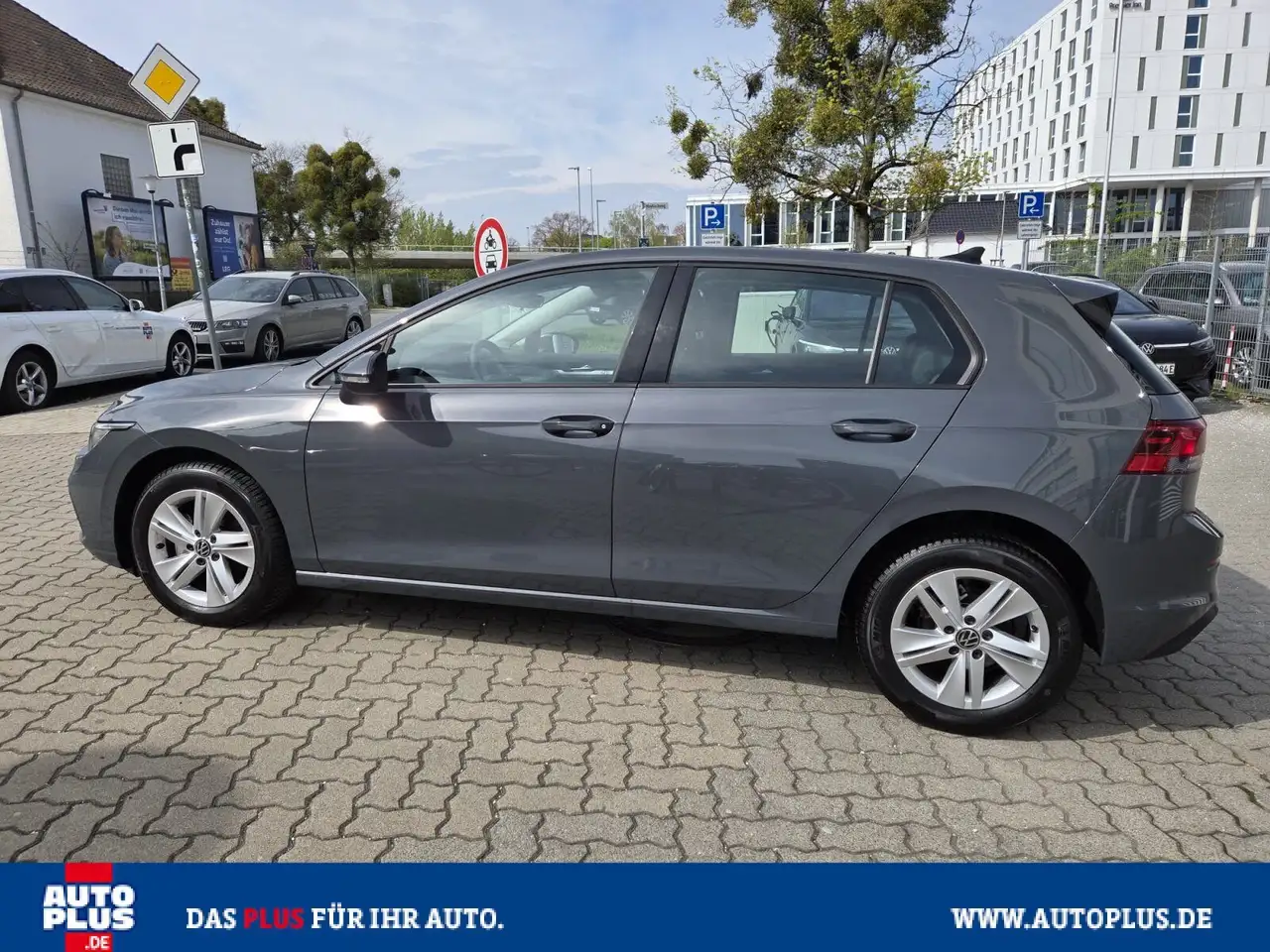 Volkswagen Golf 1.5 BMT SITZHZG+NAVI+1.HAND+ALLWETTER+GLife — معرض صور السيارة 3