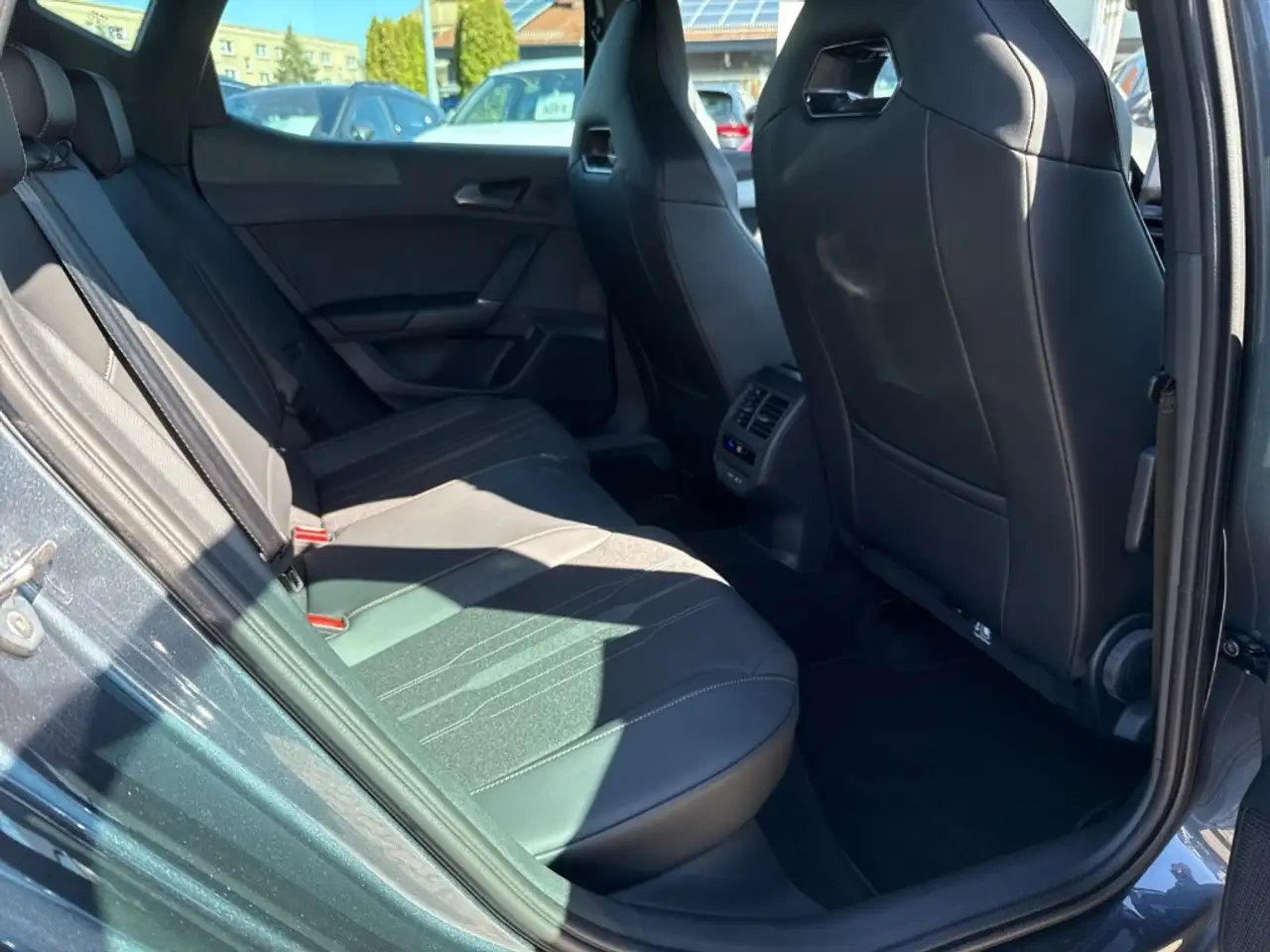 CUPRA Leon 2.0 TSI 221 KW DSG VZ SHZ+KAMERA+LED+ACC — معرض صور السيارة 26