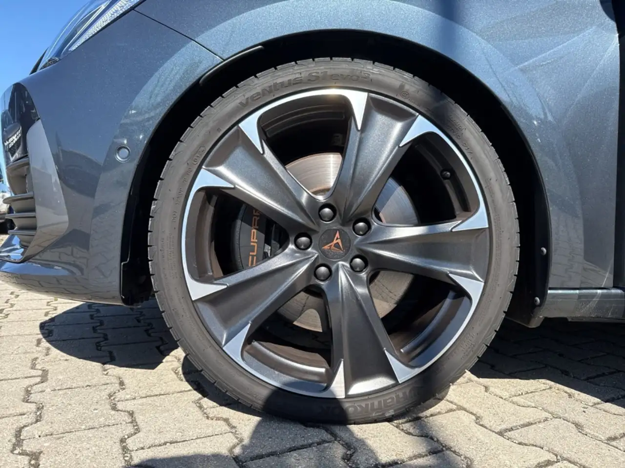 CUPRA Leon 2.0 TSI 221 KW DSG VZ SHZ+KAMERA+LED+ACC — معرض صور السيارة 13