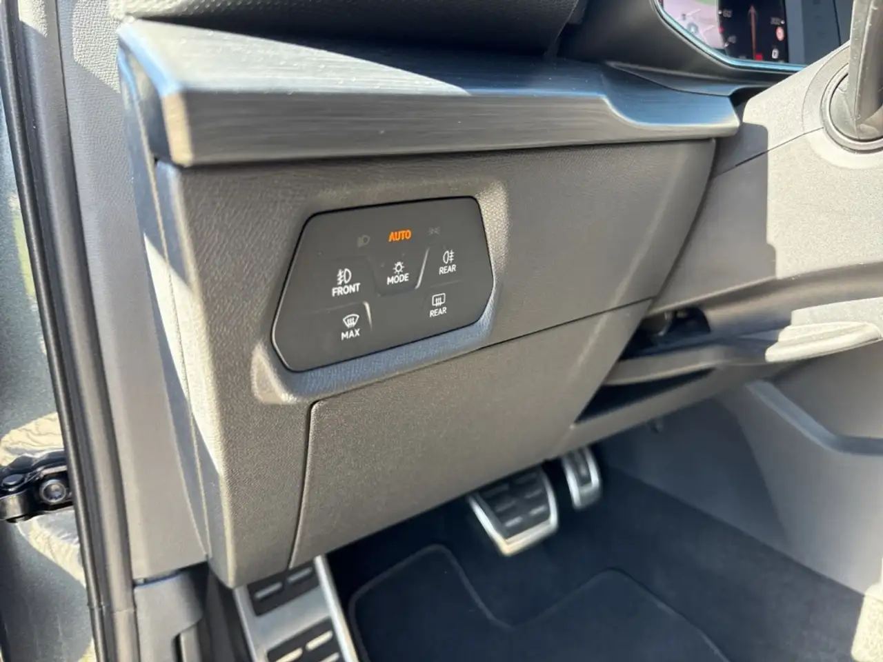 CUPRA Leon 2.0 TSI 221 KW DSG VZ SHZ+KAMERA+LED+ACC — معرض صور السيارة 21