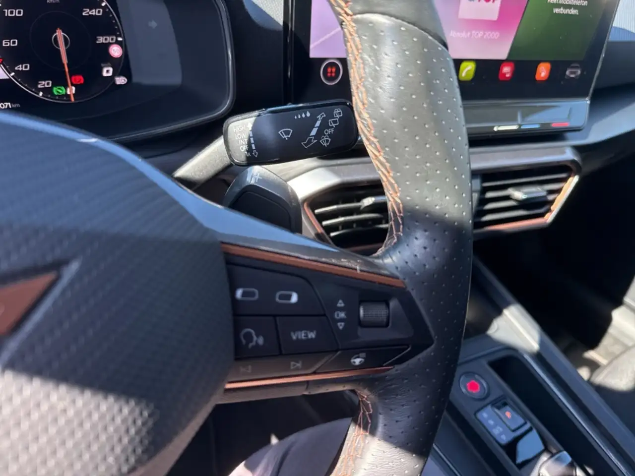 CUPRA Leon 2.0 TSI 221 KW DSG VZ SHZ+KAMERA+LED+ACC — معرض صور السيارة 23