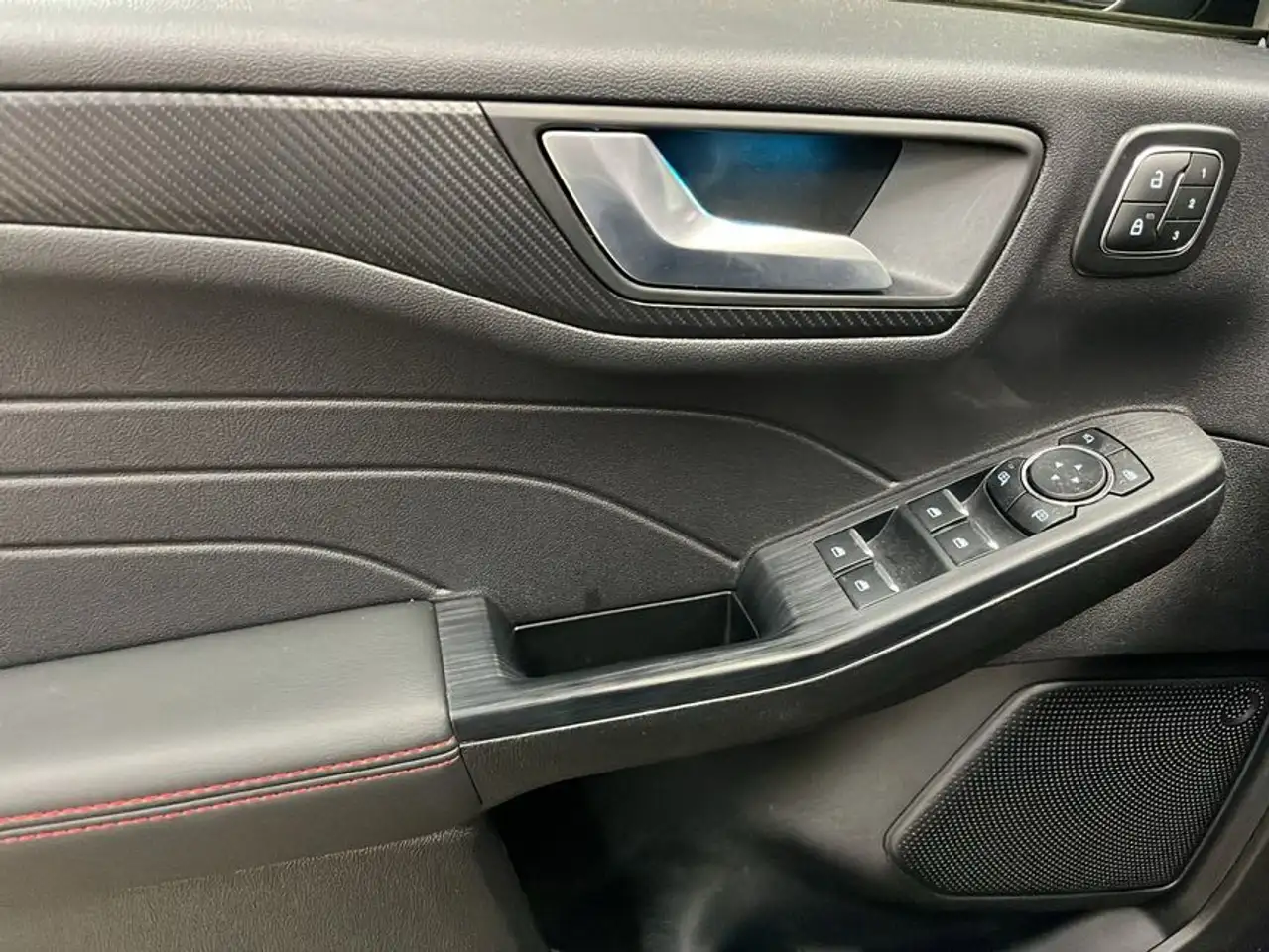 Ford Kuga 2.5 Duratec FHEV ST-LINE X — Vehicle gallery 17