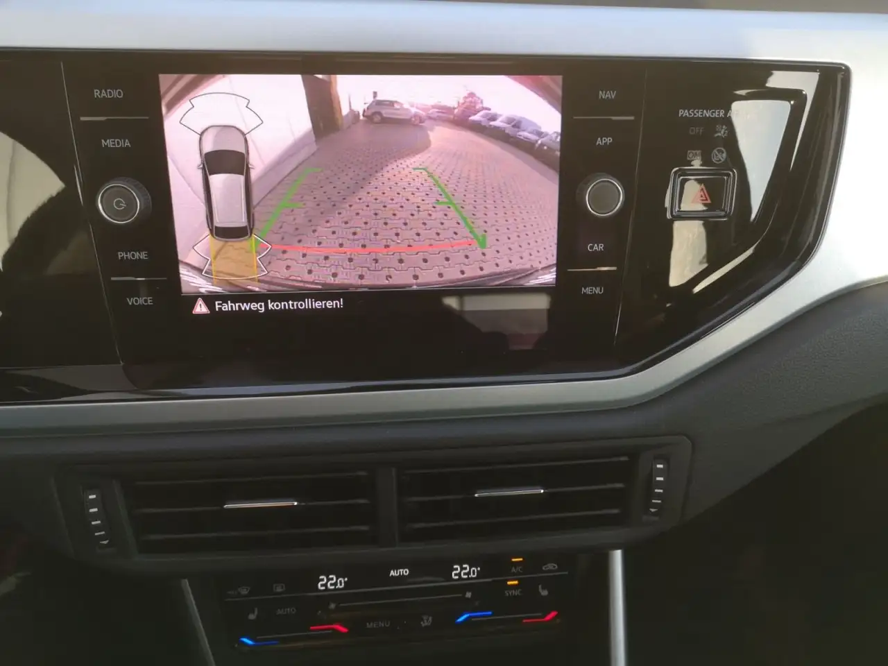 Volkswagen Taigo Life 1.0 TSI DSG*LED*NAVI*KAM*ACC*ALLSEASO — Galería del vehículo 16