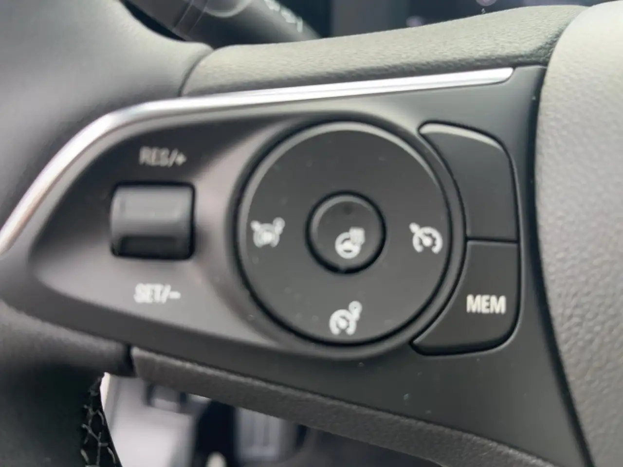 Opel Mokka 1.2 Elegance LED/Multimedia/SHZ/LHZ/PDC — Vehicle gallery 16