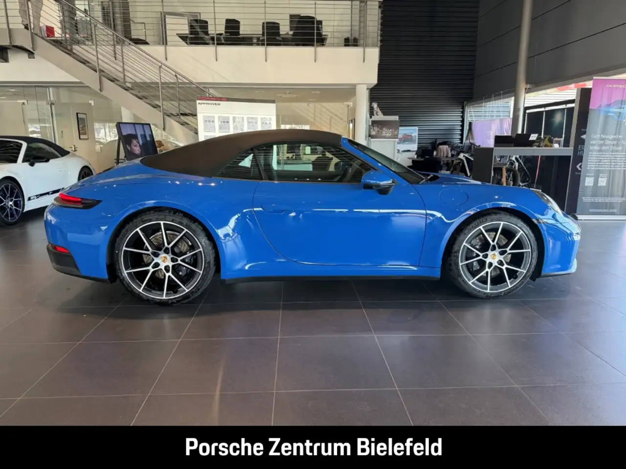 Porsche 992 911 Carrera Cabrio Sportabgas Surround-View — Vehicle gallery 7