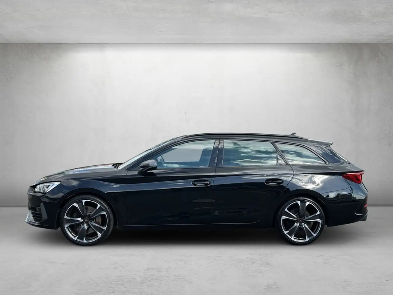 CUPRA Leon Sportstourer 2.0 TSI DSG VZ *Matrix*AHK* — معرض صور السيارة 2