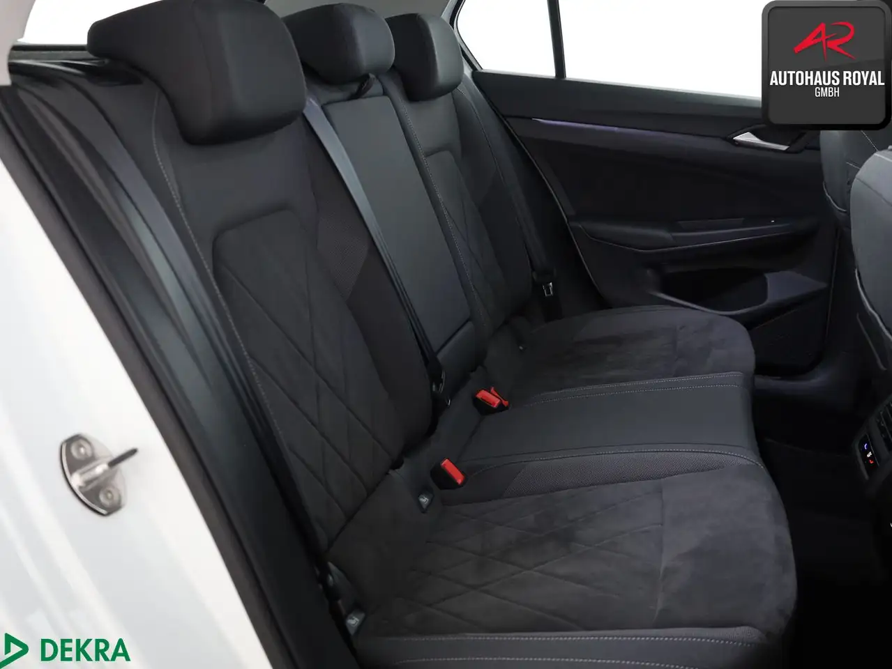 Volkswagen Golf VIII 2.0 TSI STYLE MASSAGE,MEMORY,CARPLAY — Galerie du véhicule 12